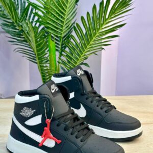 mid-top sneake