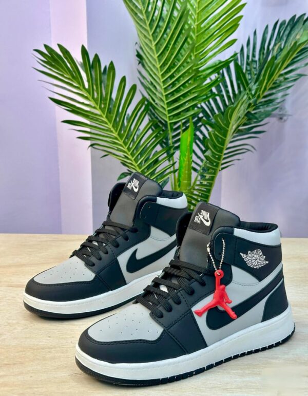 mid-top or high-top sneaker - Image 2